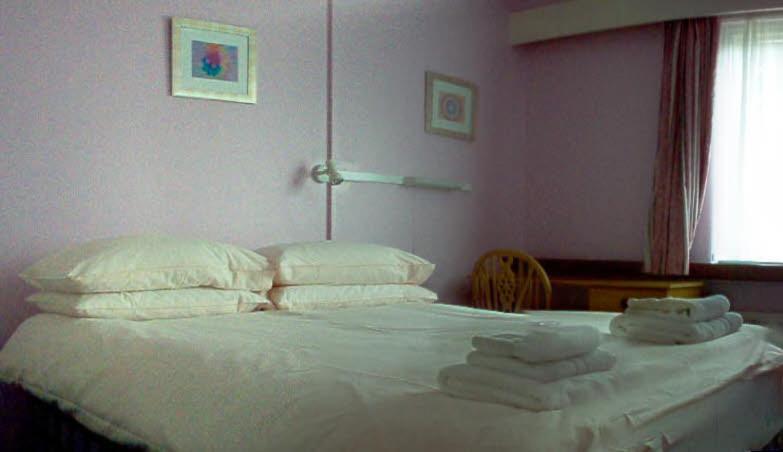 Tekels Park Guest House Camberley Room photo