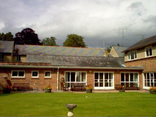 Tekels Park Guest House Camberley Exterior photo